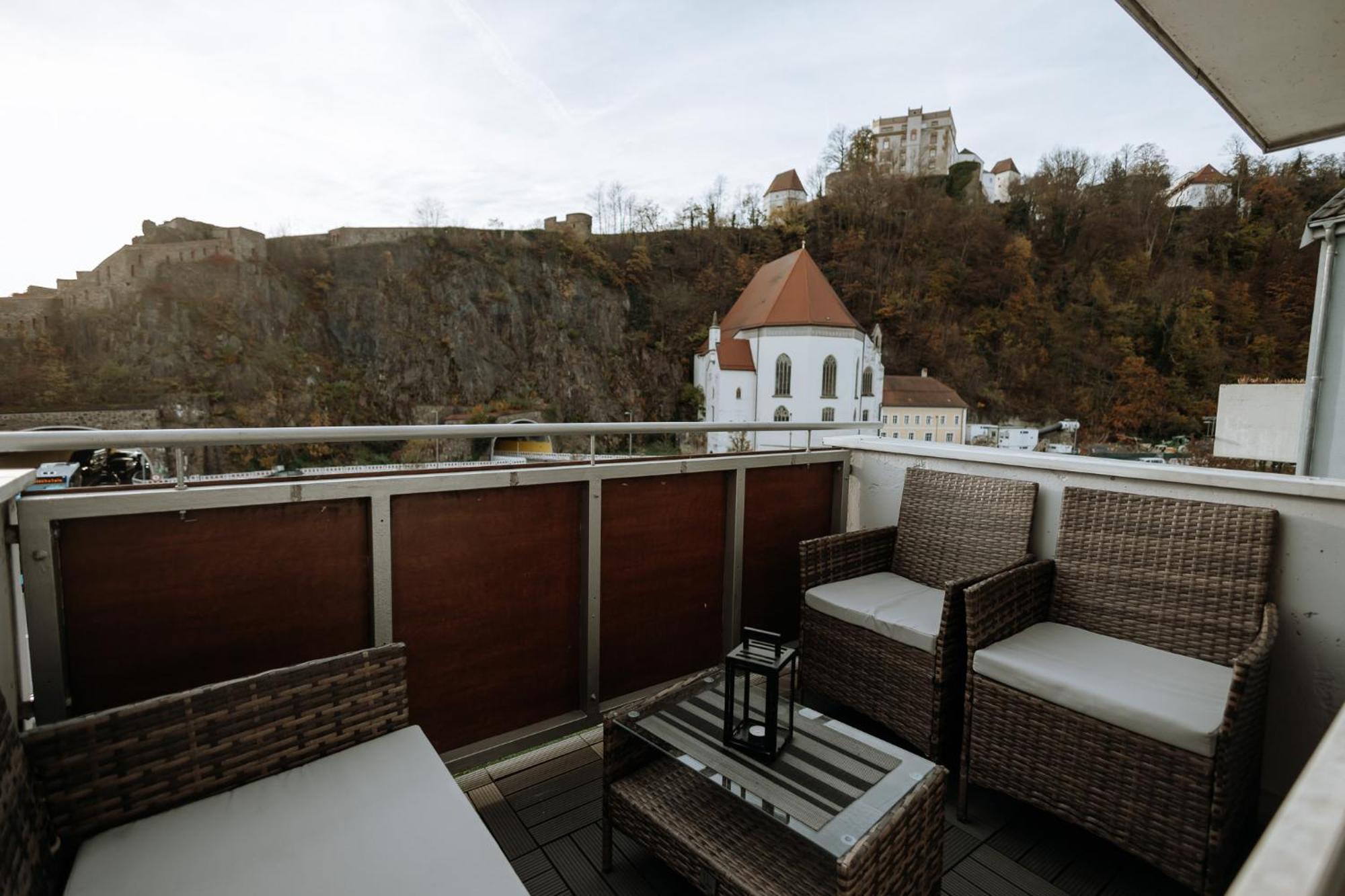 Apartment Stilvolles Mit Blick Auf Dreifluesse-eck *